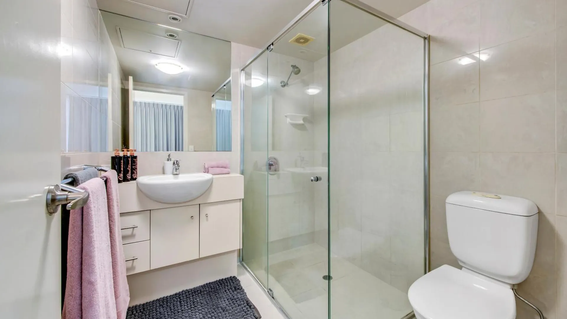 Wild Luxe Apt - Southbank & Fast Wifi Parking بريزبين 0*,